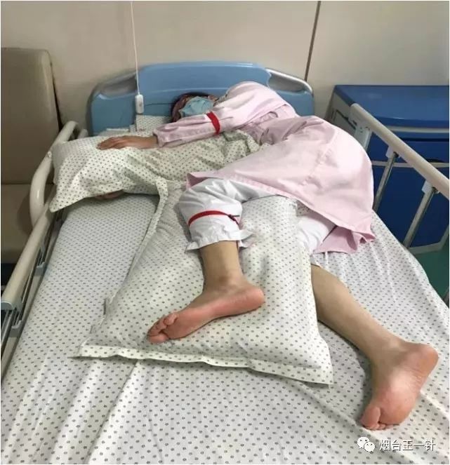 头部 头下垫枕头,但不宜过高.保持中立位,或者稍稍转向健侧.