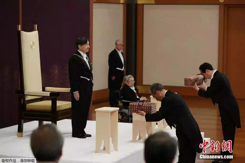 日本新天皇太有料! 牛津学霸 浪漫情圣 娶美女外交官 出生在仓库的皇太子