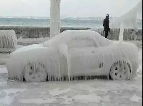 预警！温哥华遭50毫米暴雨刷城 暴雪已在路上！寒流冻死好多人 没事别出门了