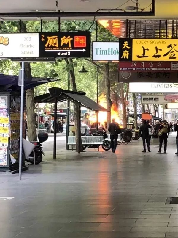 突发! 恐怖分子点燃汽车冲进闹市 连捅多人 凶手是长住加拿大的ISIS成员