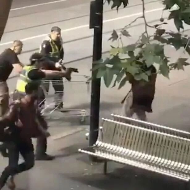 突发! 恐怖分子点燃汽车冲进闹市 连捅多人 凶手是长住加拿大的ISIS成员
