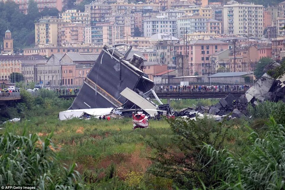 惨！意大利大桥坍塌 35人死亡 尸骨遍野 车身碾碎 大温这座桥何去何从