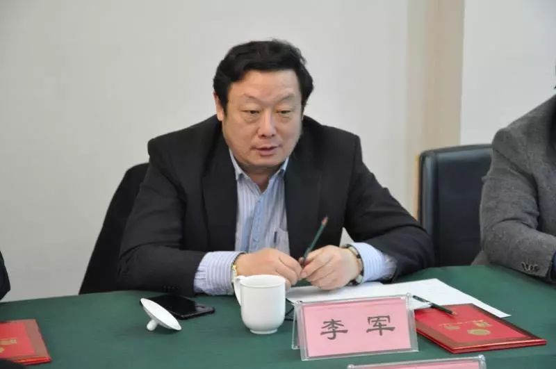 邢乐成先生,管理学博士,教授,研究员,博士生导师,山东省人大常委