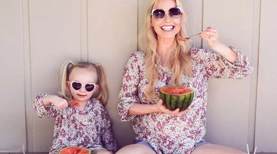 只想每天和女儿穿着亲子装秀着恩爱，就这样幸福一辈子！