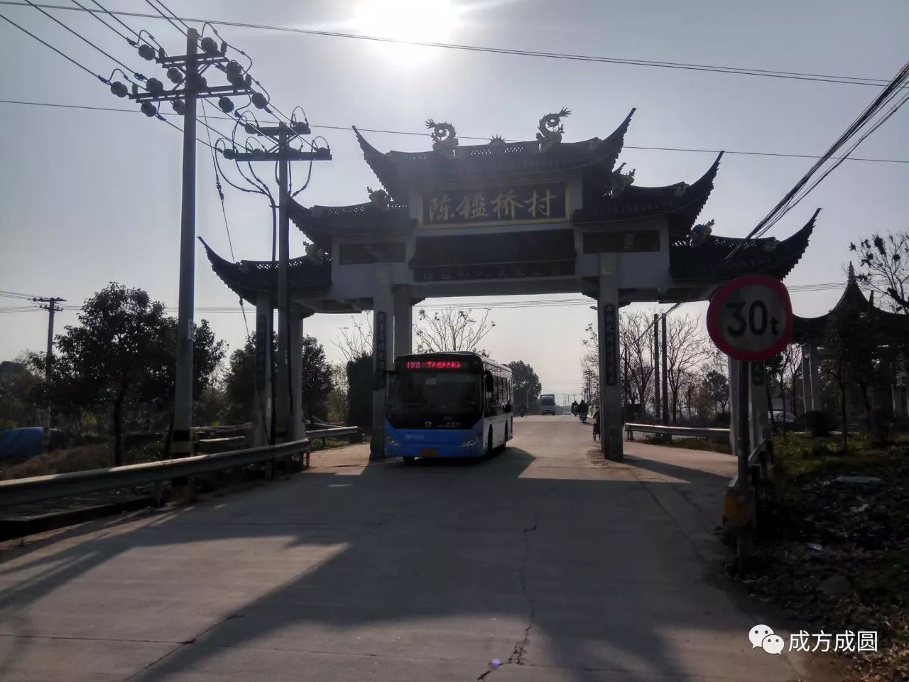 陈鉴桥村位于宁波的鄞州区姜山镇东南部,距宁波市区南14公里处,是