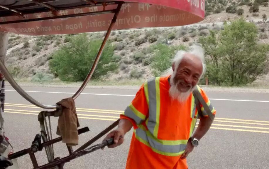 中国大爷骑三轮车环游世界 在阿根廷遇车祸离世