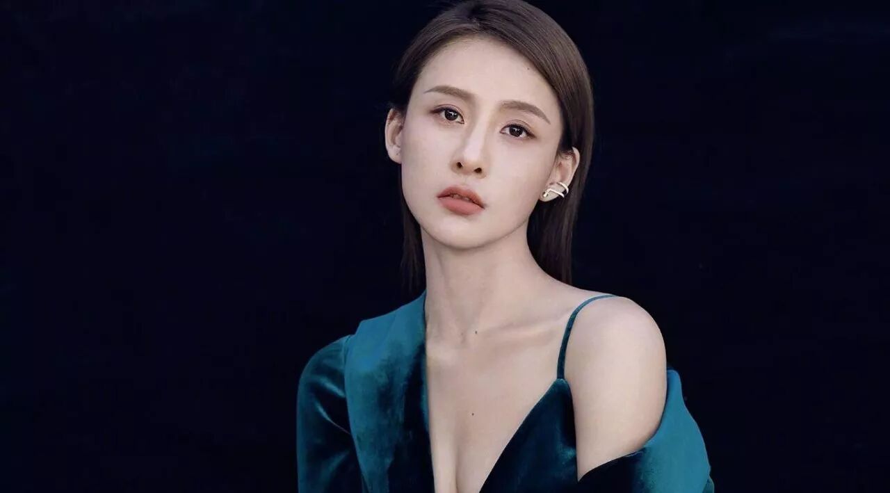 贾青:穿2万元的衣服,吃20元的麻辣烫