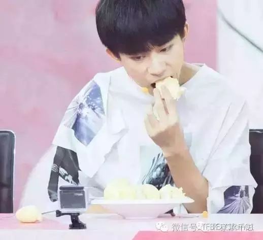 给我一个榴莲,我能拐走整个TFBOYS易烊千玺
