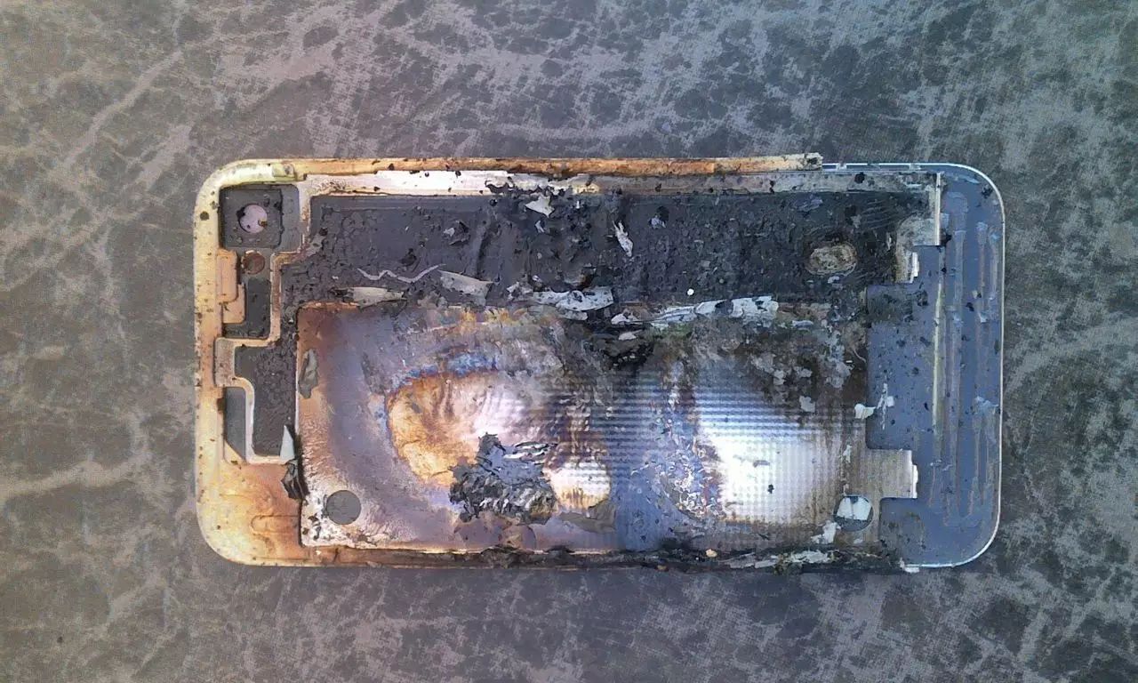 iphone 又双叒爆炸了:手机充电起火,又是电池惹的祸?