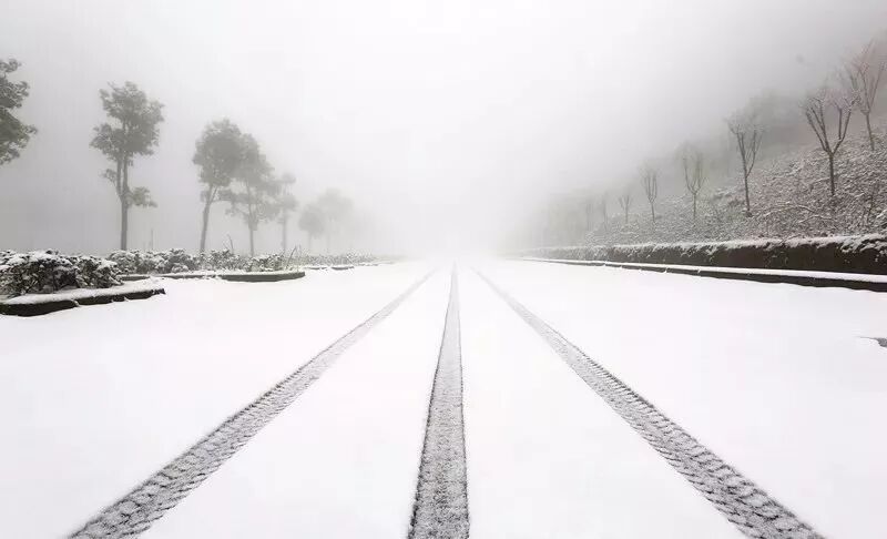 融雪之前 来武陵山大裂谷跟大雪来场亲密接触吧！