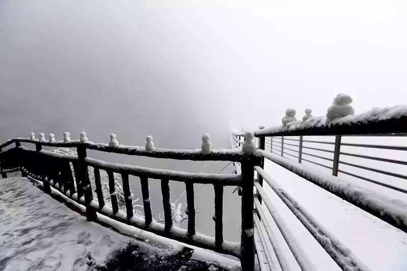 融雪之前 来武陵山大裂谷跟大雪来场亲密接触吧！
