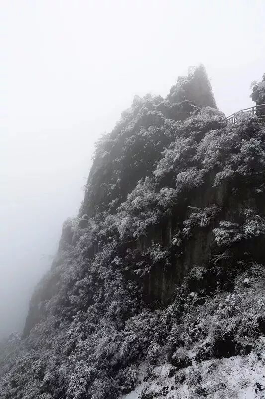 融雪之前 来武陵山大裂谷跟大雪来场亲密接触吧！