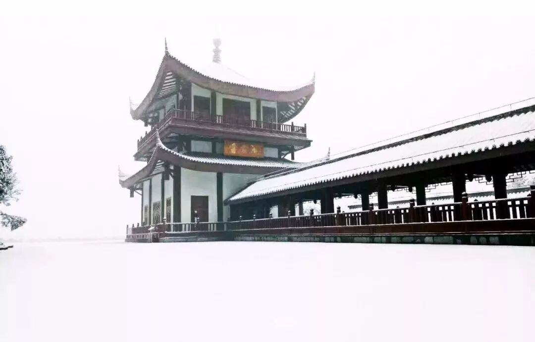 融雪之前 来武陵山大裂谷跟大雪来场亲密接触吧！