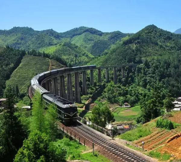 鹰厦线依山傍水而建,注定是一个美丽多姿的线路,一定会为您的旅途