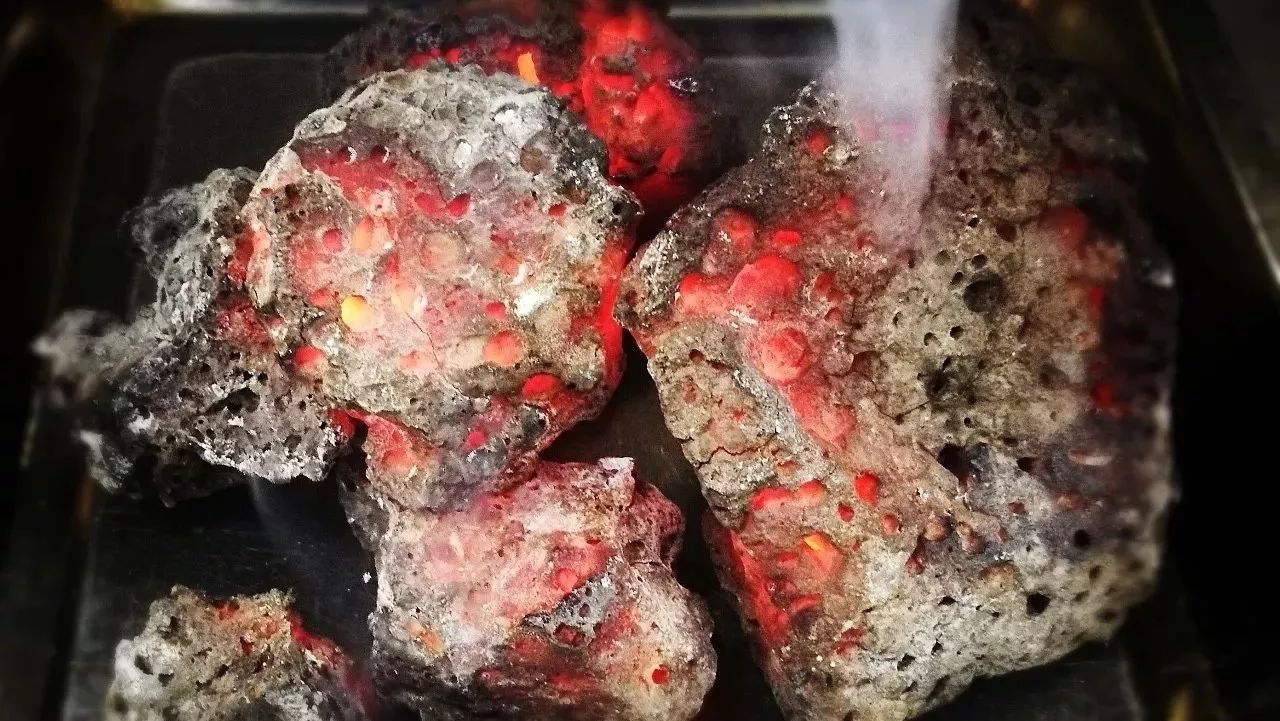 用火山石烤的肉,烤绿了整个望京!