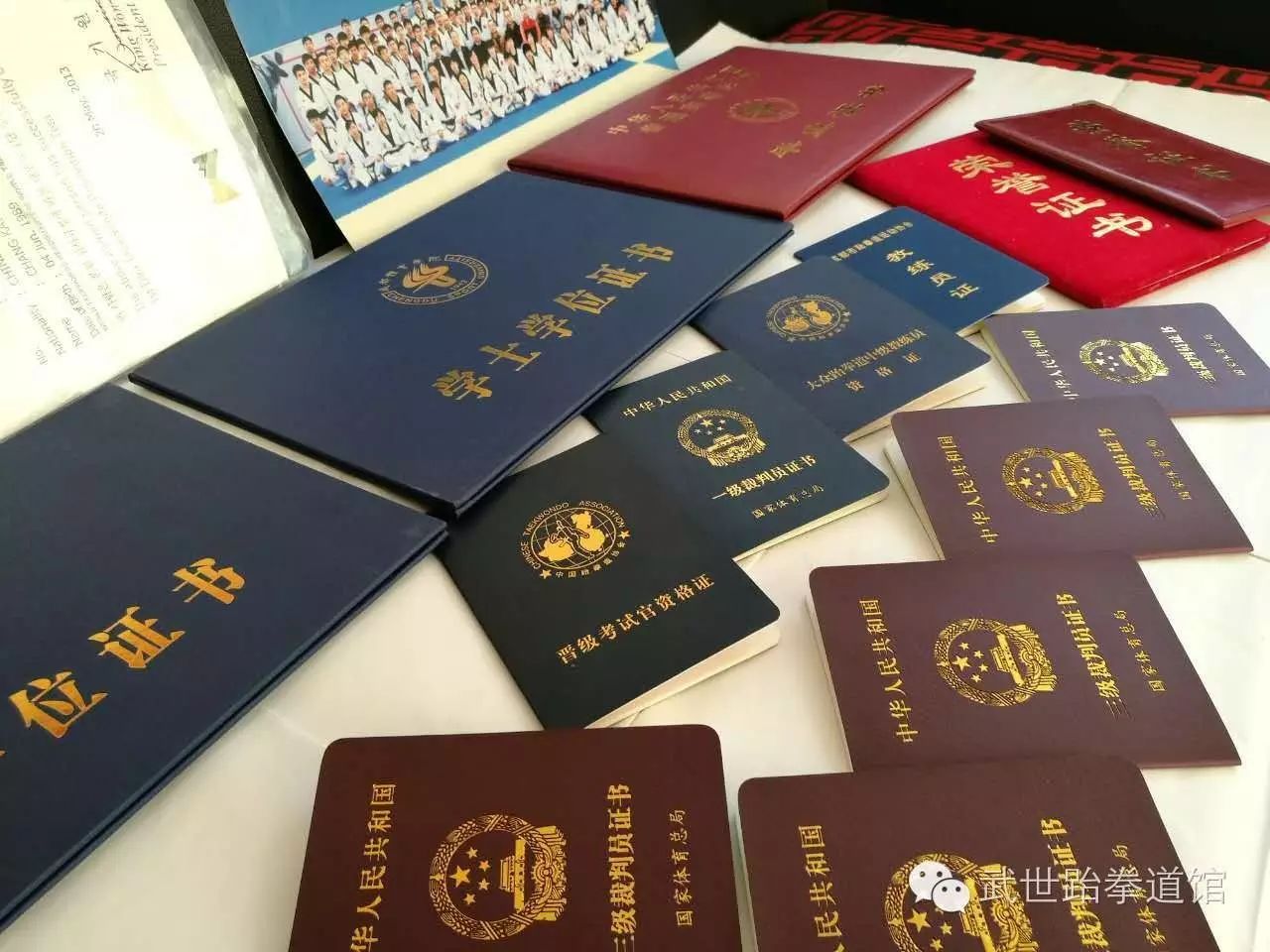 中国跆拳道协会晋级官,中级教练员 国家一级裁判 国技院黑带二段