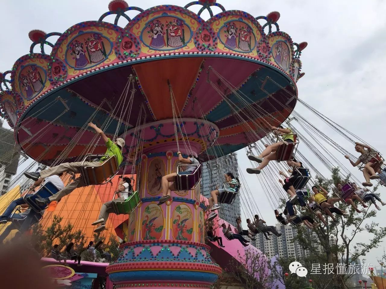 (体验"红绸飞舞"项目)