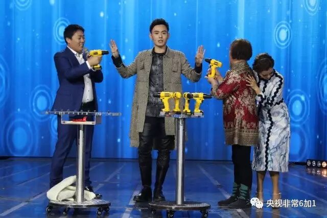 汽车贴鲨鱼嘴_虎斑鸭嘴鲨鱼_鲨鱼嘴