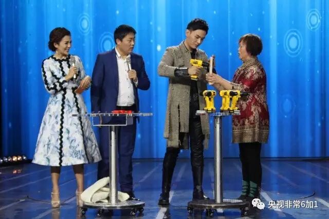 虎斑鸭嘴鲨鱼_汽车贴鲨鱼嘴_鲨鱼嘴