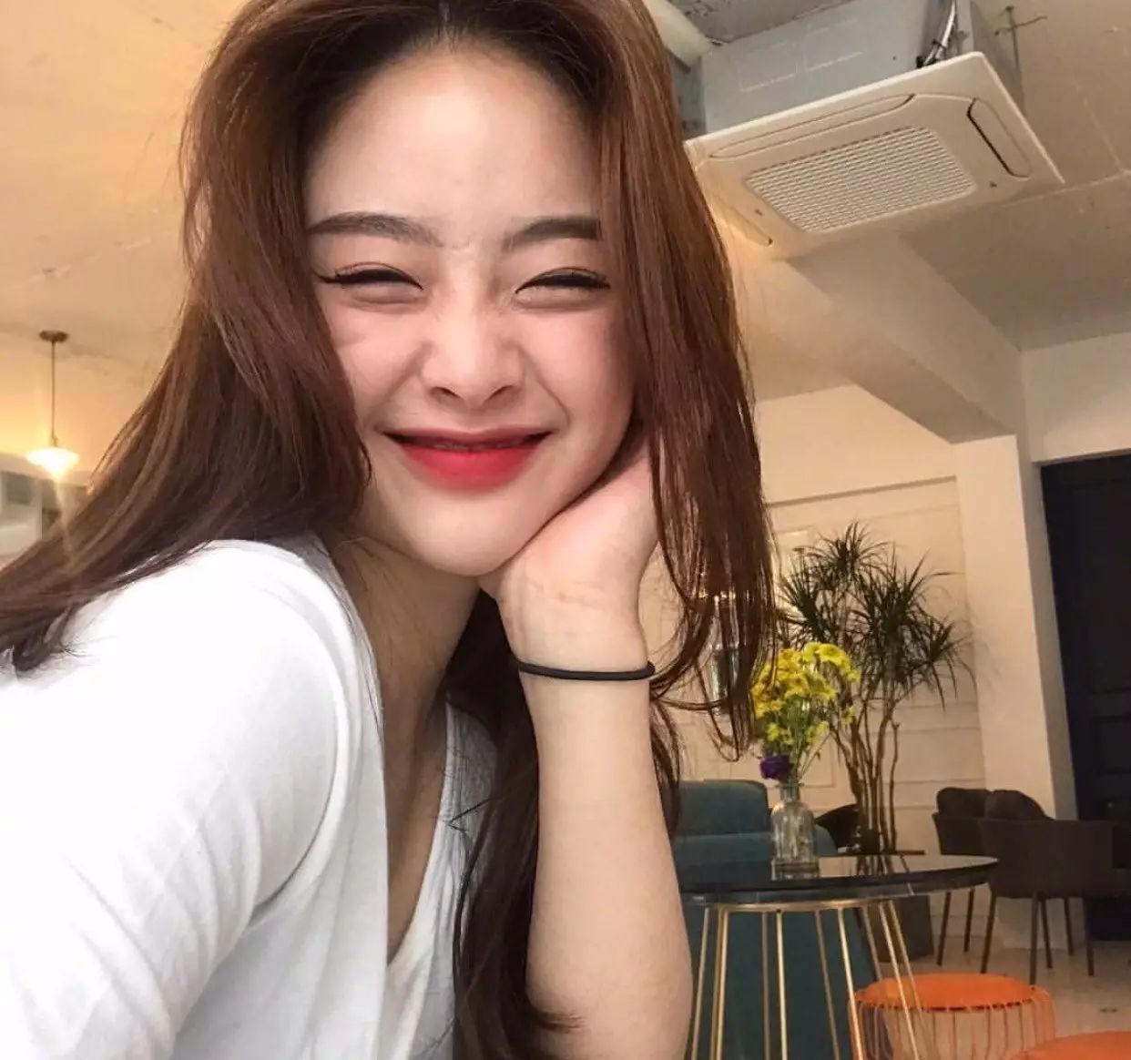 男生最爱女生的 6 个自拍表情,原来是.