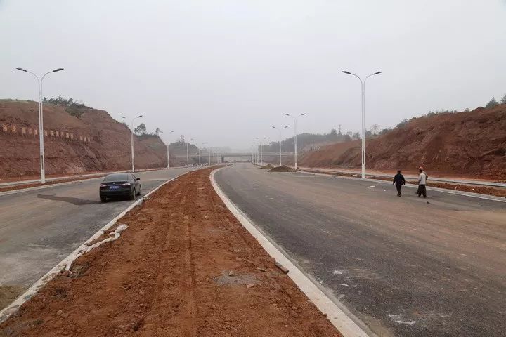 项目位于浙赣铁路以北区域,道路南起富饶路,北与稼轩大道北延(上饶县