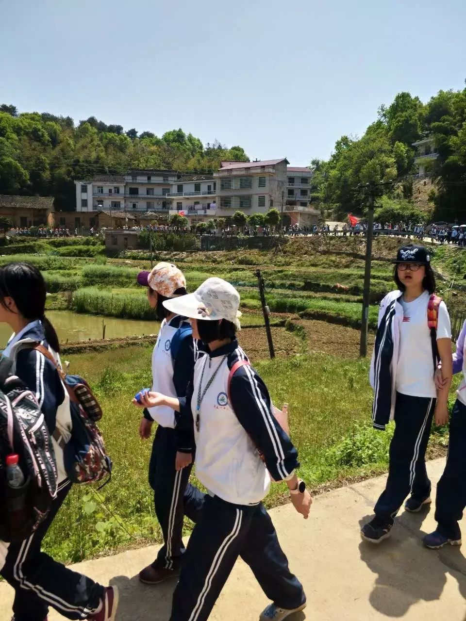 娄底市骨伤医院再度为娄底一中学生远足保驾护航