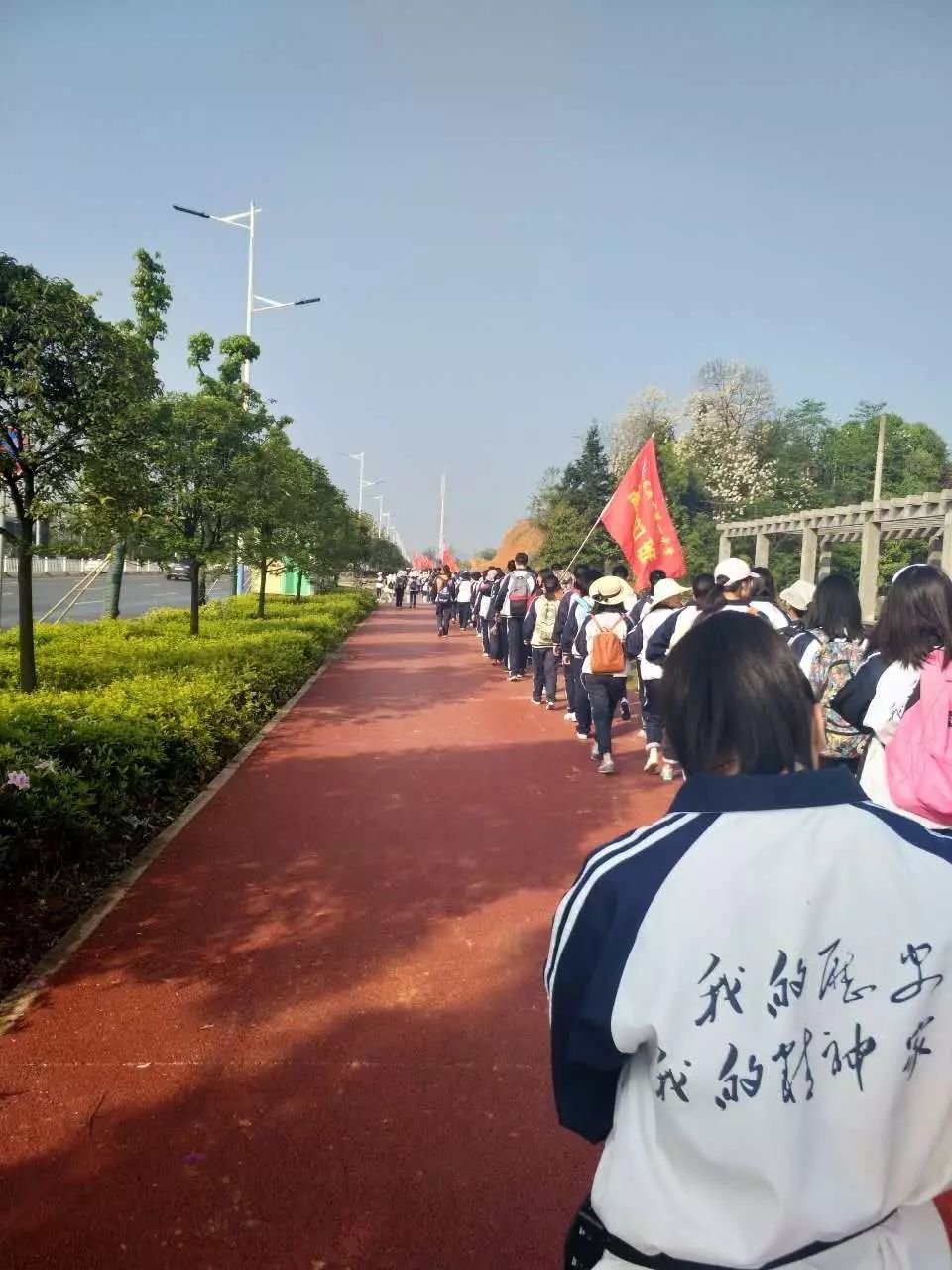 娄底市骨伤医院再度为娄底一中学生远足保驾护航