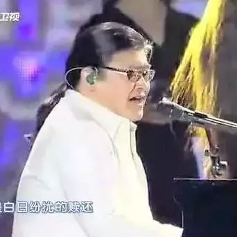 刘欢钢琴弹唱《夜》,实力派音符倾泻而出!