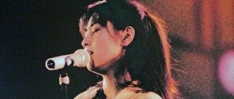 日本最神秘的歌姬，一生只亮相7次，歌声却温暖两个世代