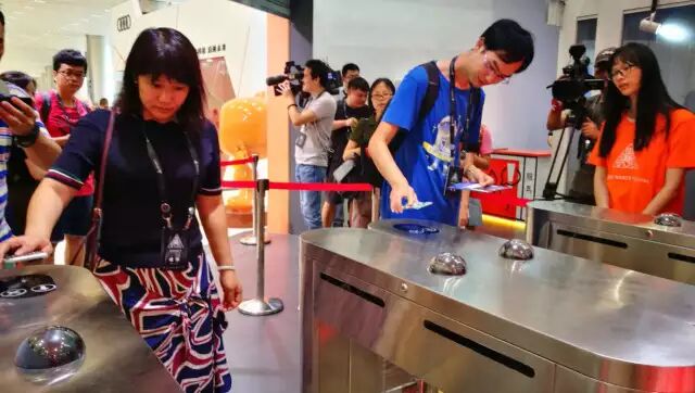 马云的无人超市真来了！大概不需要三十年 中国将会没有一个售货员、收银员。