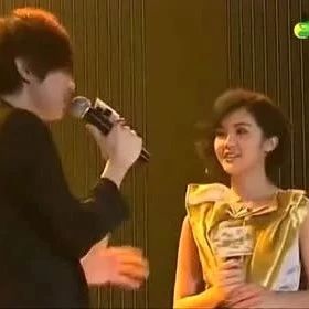 时隔多年林俊杰、蔡卓妍现场合唱一曲《小酒窝》暖暖的都是回忆!