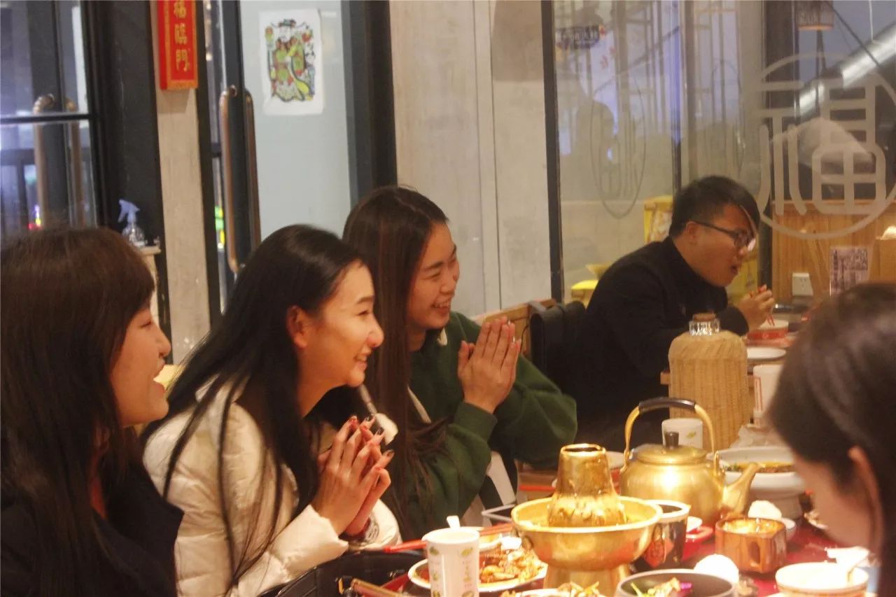 他们立志做南昌本土小食百年名店,圈圈网美女吃货团相聚味福记!