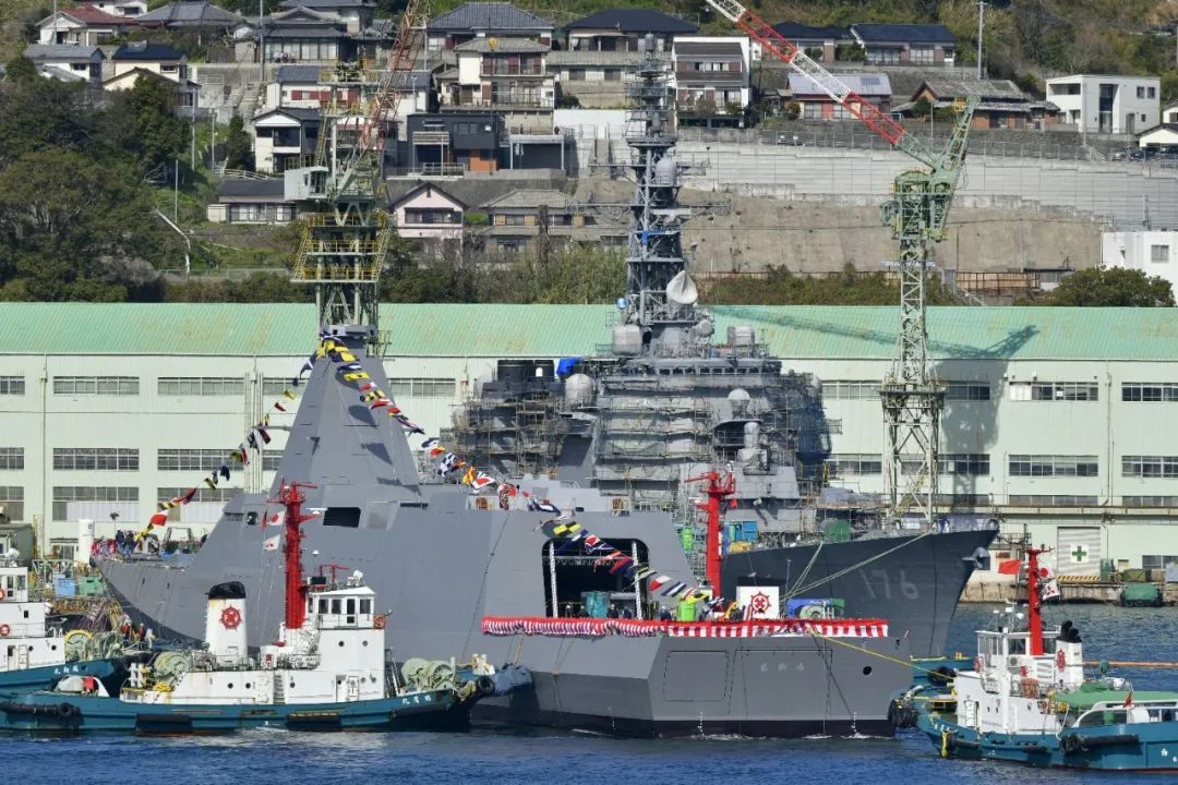 日本最新护卫舰下水，外形颇似055，用二战中遭团灭的重巡命名