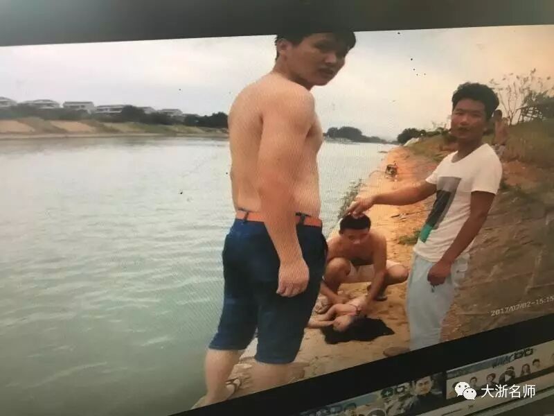 （現(xiàn)場救援場景，左一就是金歷冰）