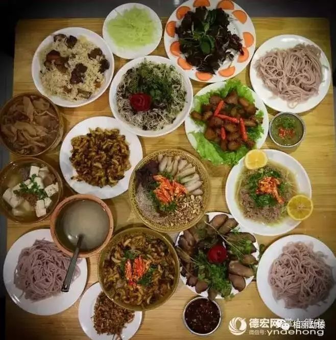 云南面条美食销售组,阿昌族过手米线