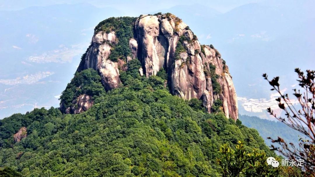 廖永茂 闽粤界山多美景 王寿山耸立于闽粤边境的万山丛中,东为闽西