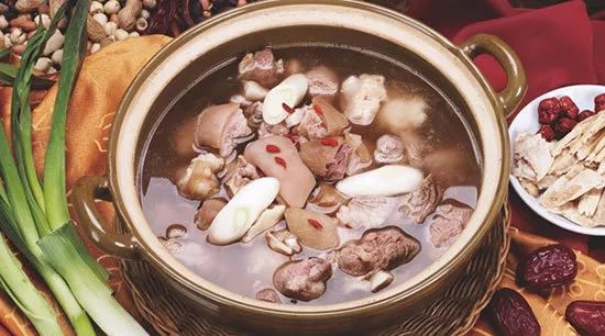 芪精美食煨桃仁乳鸽一条街展示韶关图片