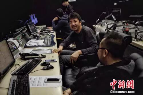 凌晨4点钟，城市发生的这一幕，你从未见过... wbr今天，向他们致敬！