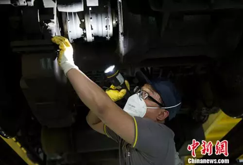 凌晨4点钟,城市发生的这一幕,你从未见过... wbr今天,向他们致敬! 凌晨4点钟,城市发生的这一幕,你从未见过... wbr今天,向他们致敬!