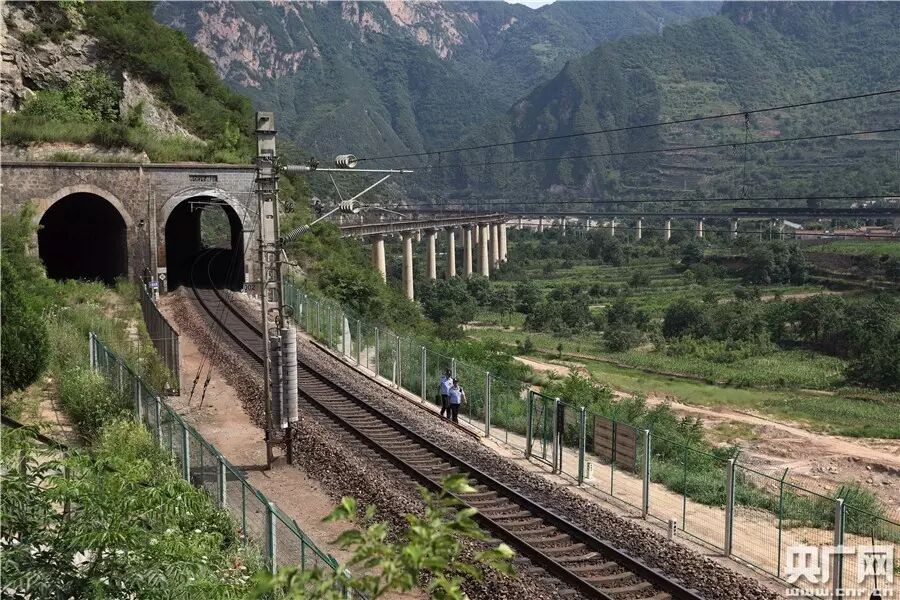 站火车票买车下上车可以吗_火车票在下站上车是否有效_火车票可以多买一站在下一站上车吗