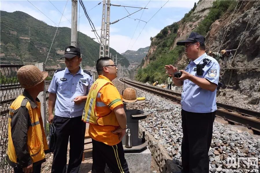 火车票在下站上车是否有效_站火车票买车下上车可以吗_火车票可以多买一站在下一站上车吗