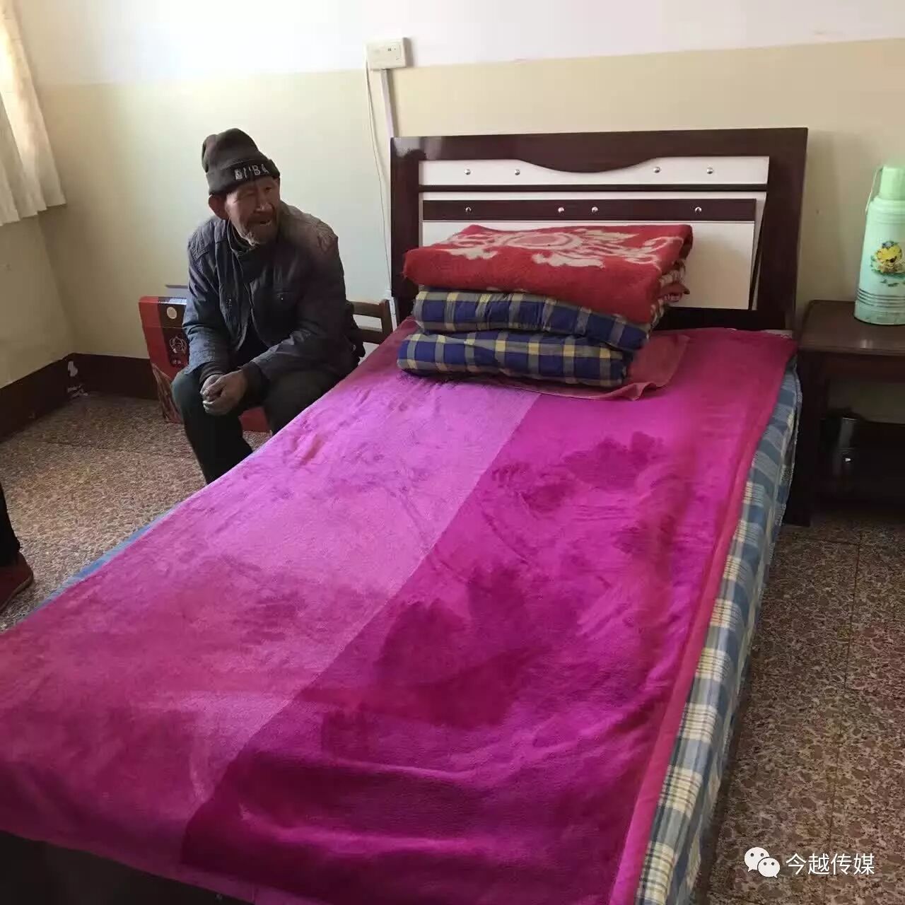 中阳县10家爱心企业关注暖泉敬老院孤寡老人