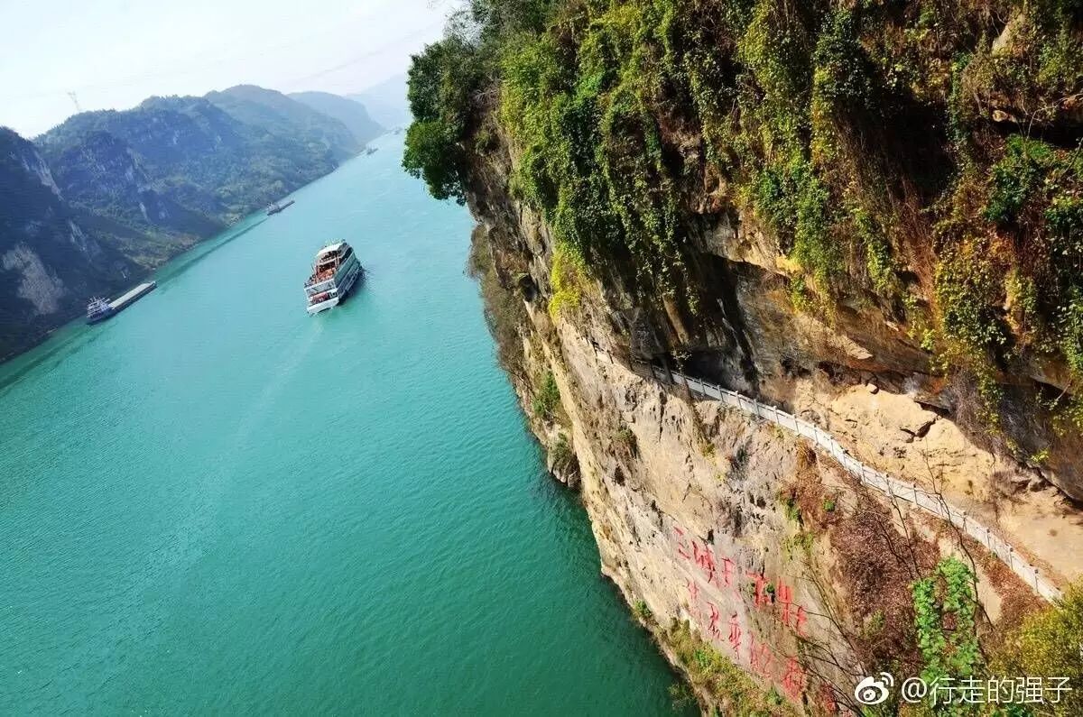 春来西陵峡口