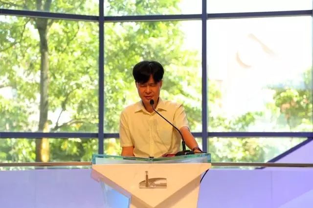 兼秘书长杨永纯牧师主持