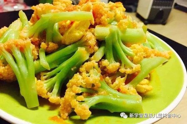 米饭辅菜:鱼香茄子 海米炒花菜主菜:西红柿土豆炖牛腩 芹菜炒鸡蛋12