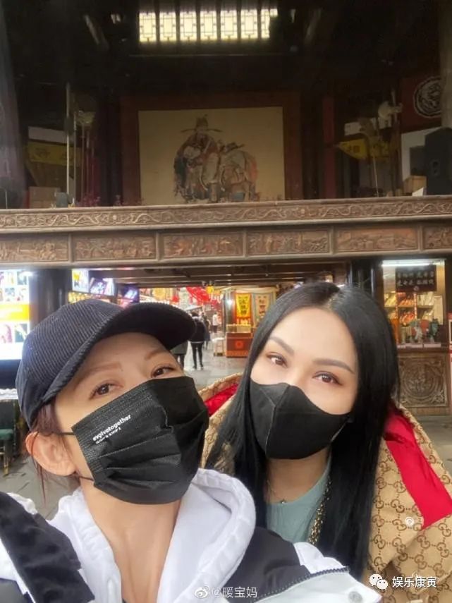 张淇老婆晒与蔡少芬合照两位嫂子一起逛街吃美食玩得超开心