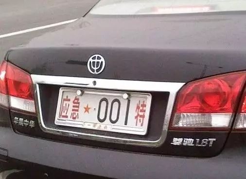 易车号 ></p></a> 正文 白底车牌主要用于政法部门(公安,法院,检察院,国安