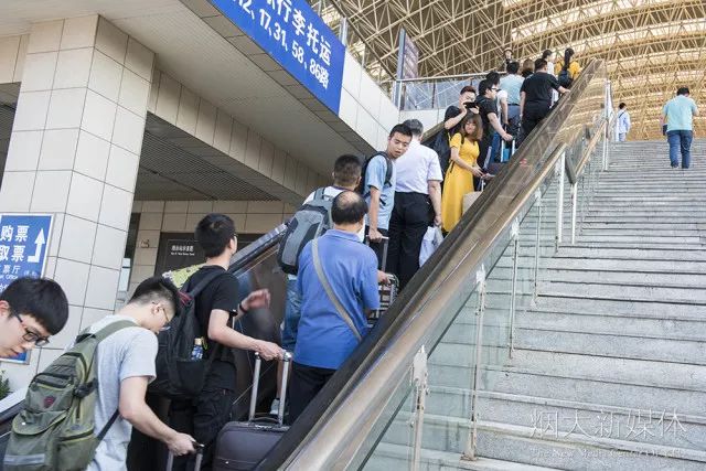 烟台大学:一所毕业生离校,校长会亲自送站的大学