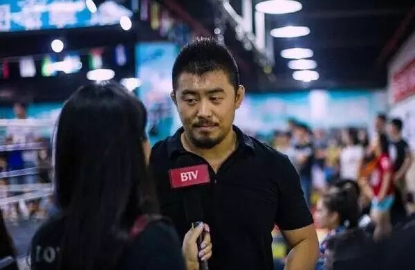 MMA第一人徐晓冬现场挑衅太极高手,太极拳怂了吗?人到七十...