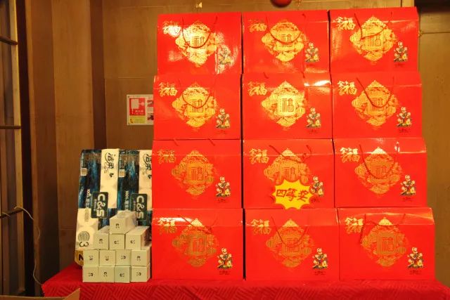 年会奖品区